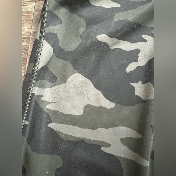 Ultra High Rise Elation 7/8 Tight Legging - Camo - Picture 10 of 11